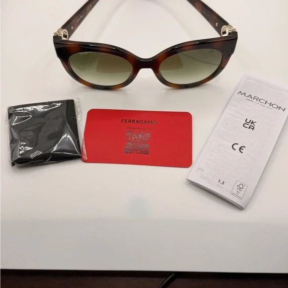 Salvatore Ferragamo SF1031S Cat-Eye Sunglasses NEW